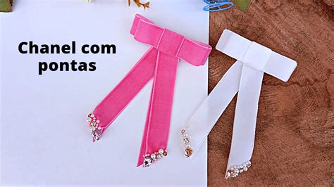 Laço chanel com pontas na fita de veludo 